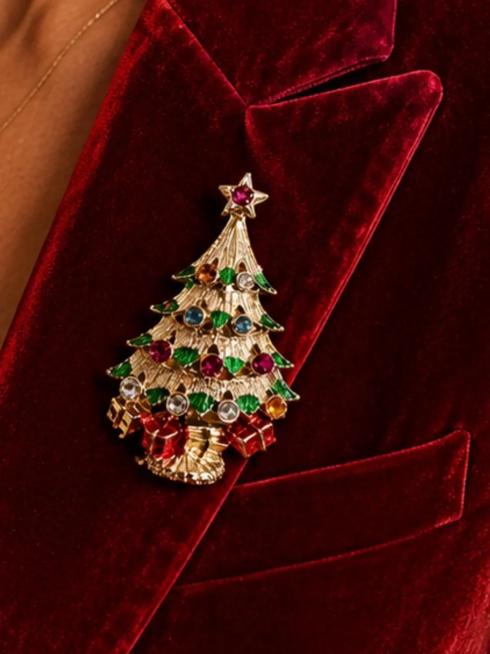 Vintage Christmas Tree Brooch Pin Rhinestones 3D with Presents